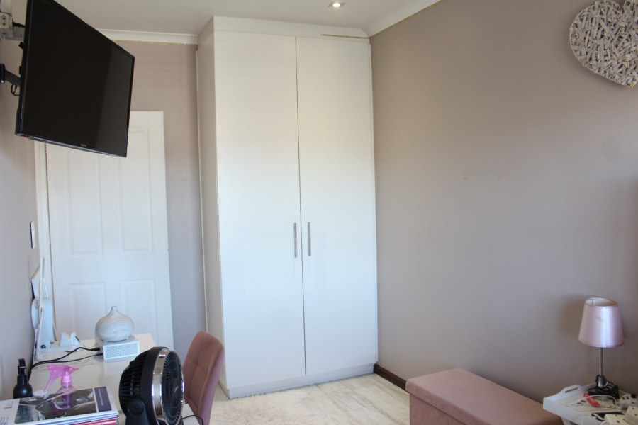 4 Bedroom Property for Sale in Rouxville Western Cape